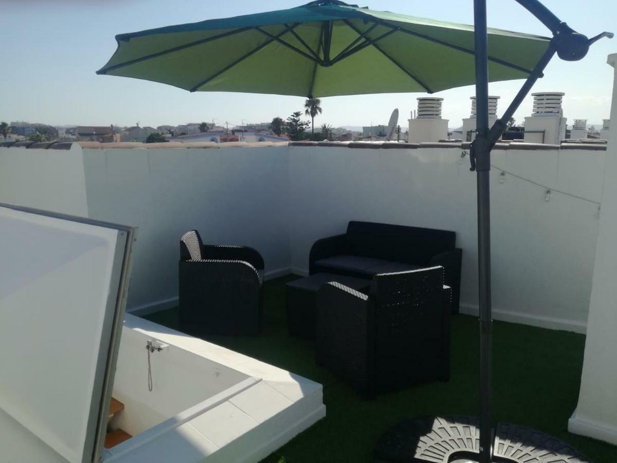 Apartamento con terraza privada y piscinas Vinarós Esterno foto